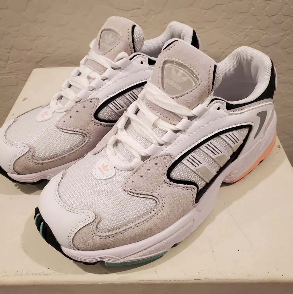 Adidas Falcon W